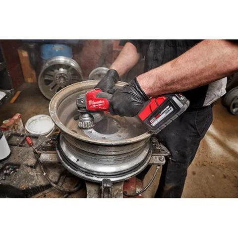 Meuleuse de freinage à vitesse variable M18 FUEL™ 4-1/2'' / 5'', interrupteur à palette sans verrouillage